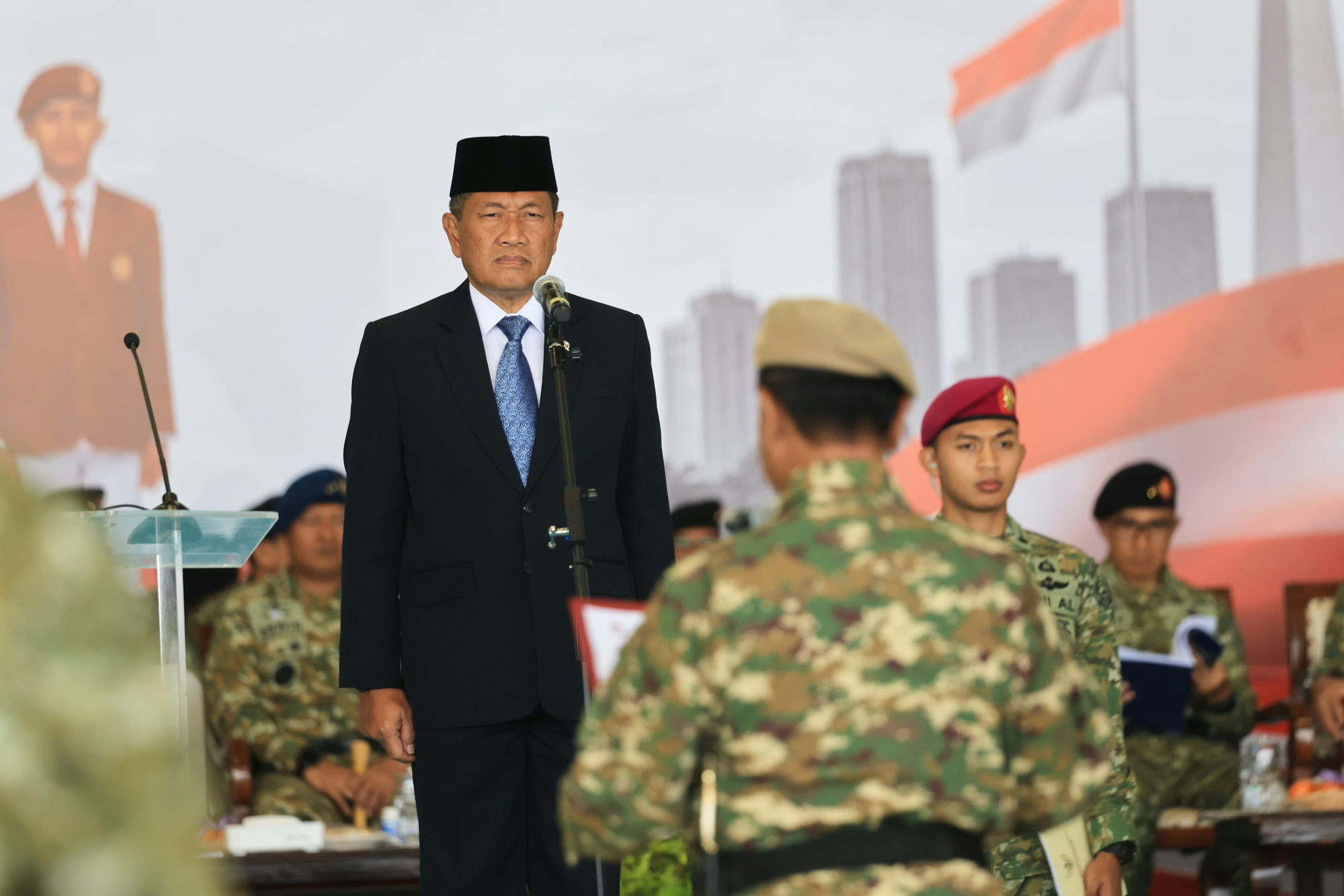 Mensos dan Wamenhan Lepas 1.509 Kadet Unhan RI untuk Mengabdi di 181 Sekolah Rakyat
